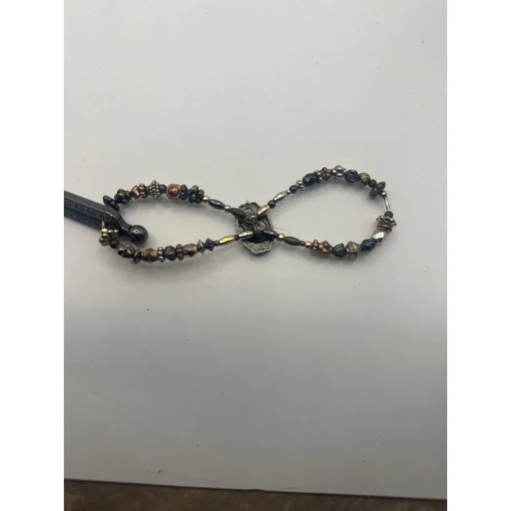 Vintage-Inspired Metal Hair Clip With Beaded‎ Decorative Bracelet Design